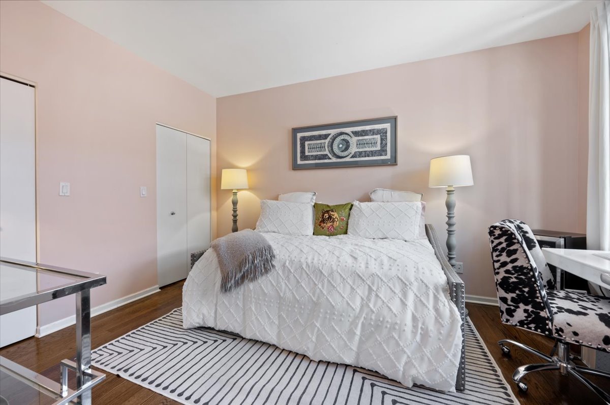 930 North Howe Street Chicago IL 60610