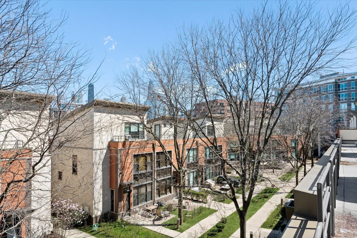 930 North Howe Street Chicago IL 60610