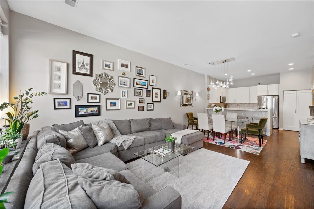 930 North Howe Street Chicago IL 60610