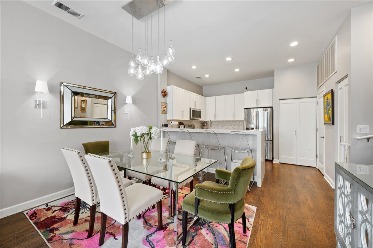 930 North Howe Street Chicago IL 60610