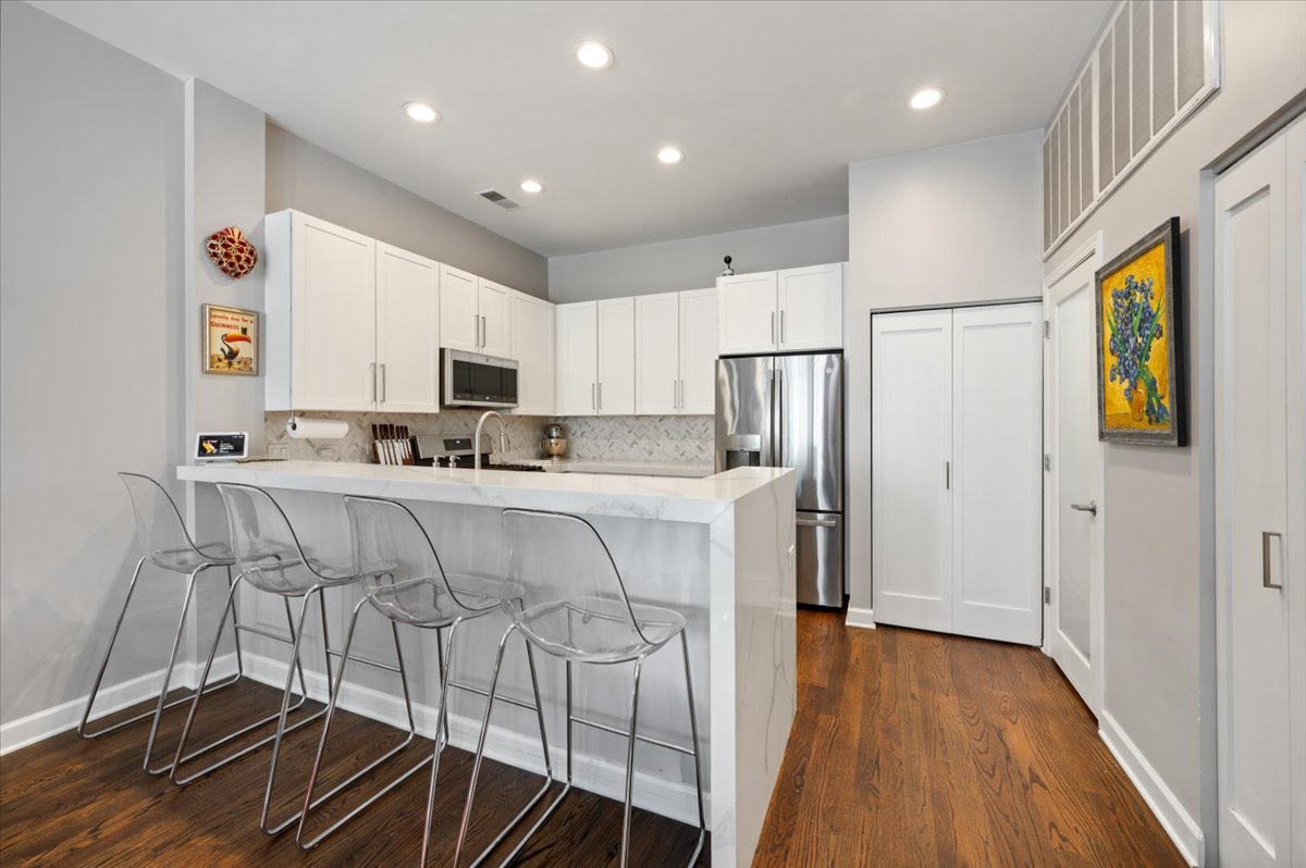 930 North Howe Street Chicago IL 60610