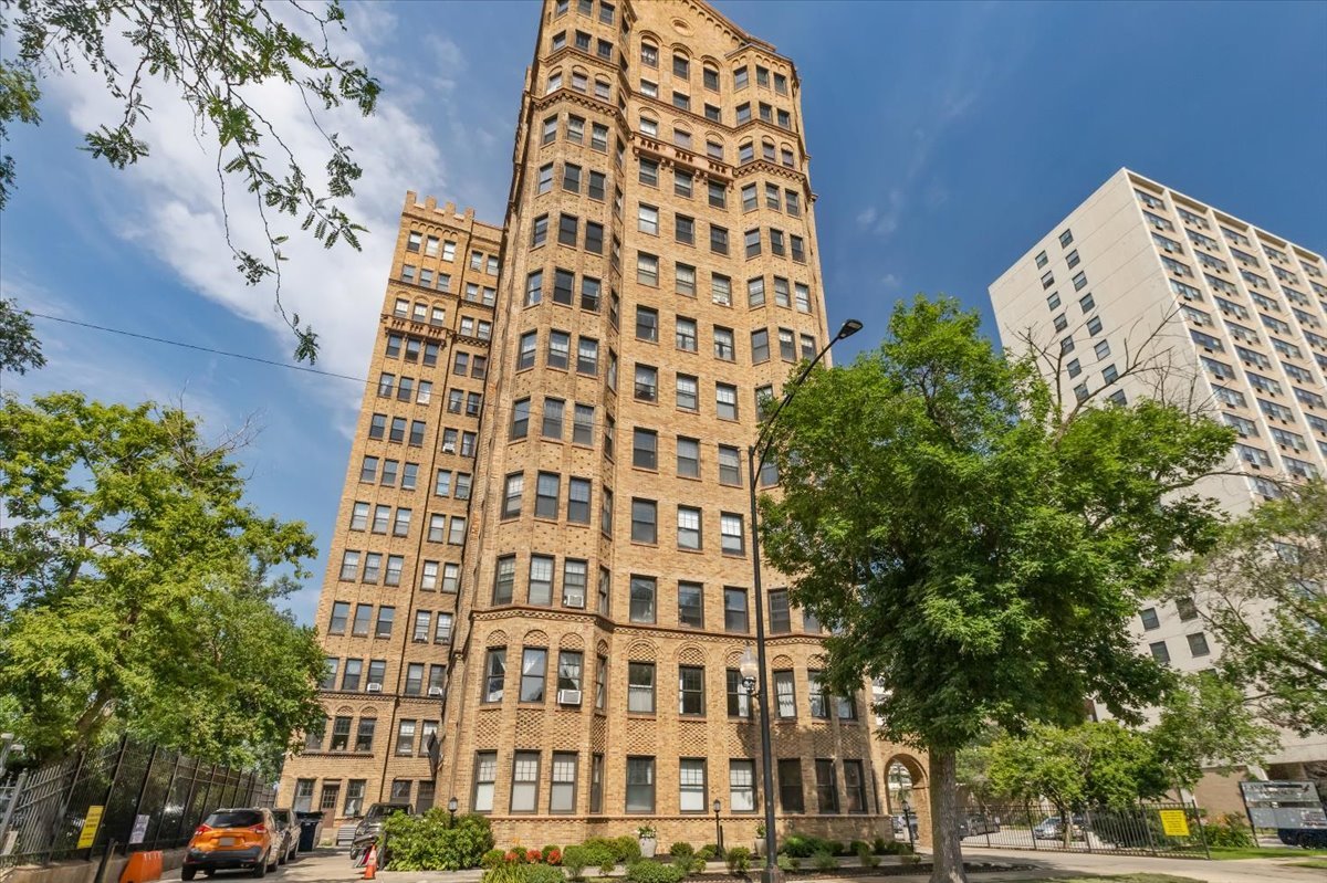 7321 South South Shore Drive Chicago IL 60649
