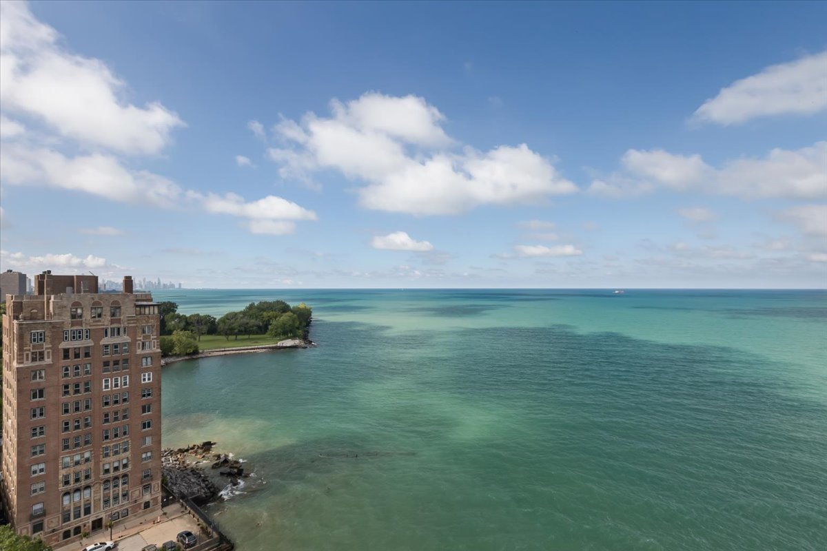 7321 South South Shore Drive Chicago IL 60649