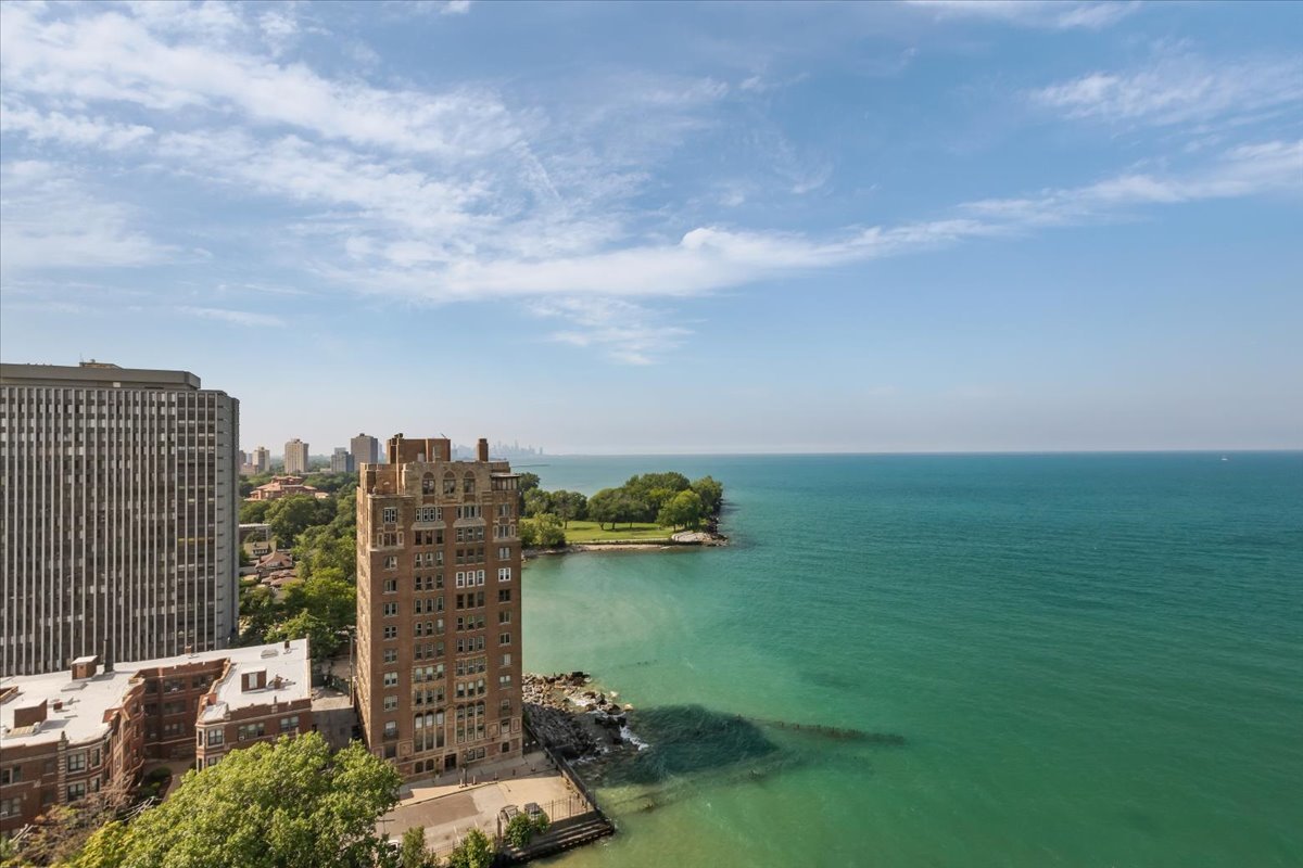 7321 South South Shore Drive Chicago IL 60649