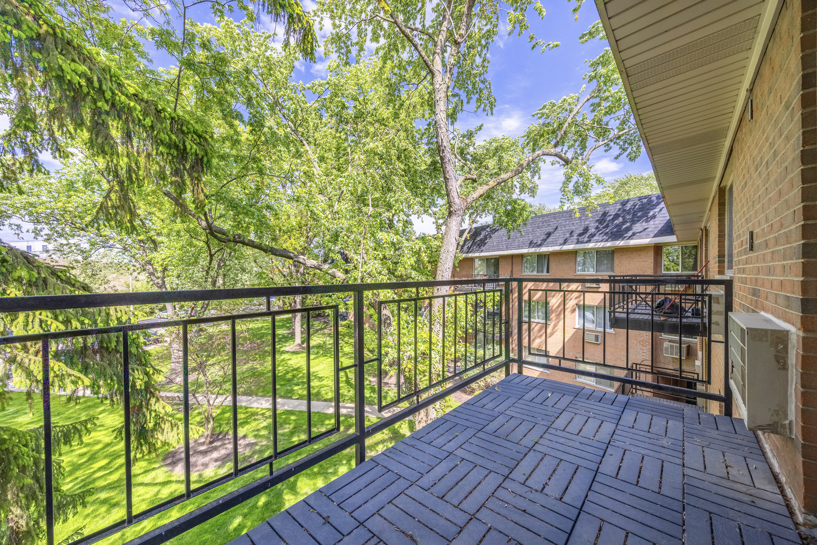 1198 Royal Glen Drive Glen Ellyn IL 60137