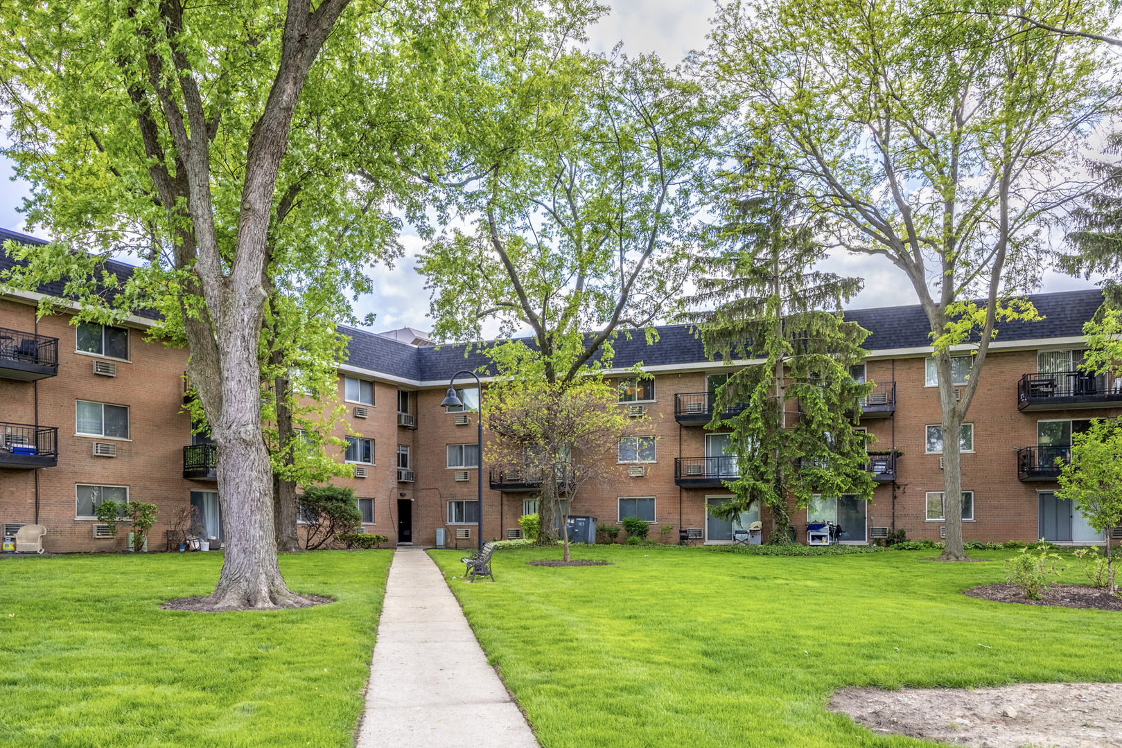 1198 Royal Glen Drive Glen Ellyn IL 60137