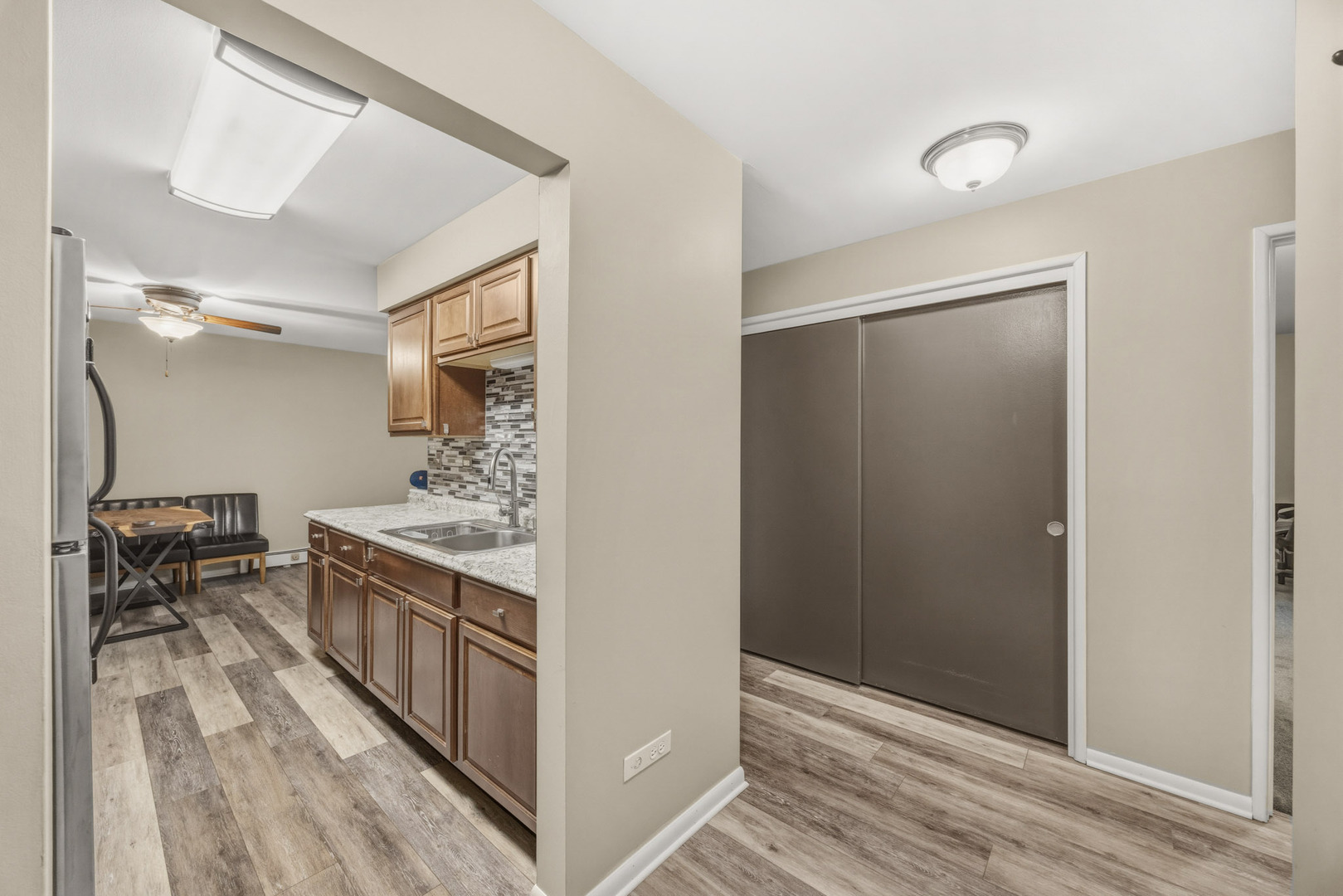 1198 Royal Glen Drive Glen Ellyn IL 60137