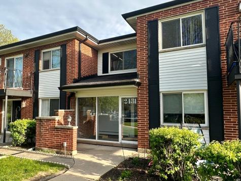2431 East Brandenberry Court Arlington Heights IL 60004