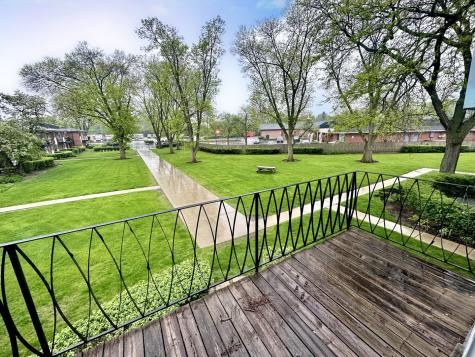 2431 East Brandenberry Court Arlington Heights IL 60004