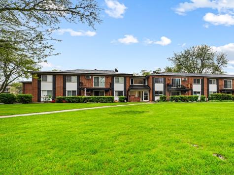 2431 East Brandenberry Court Arlington Heights IL 60004