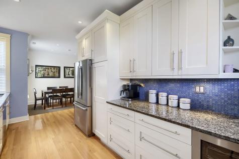 942 West Belle Plaine Avenue Chicago IL 60613