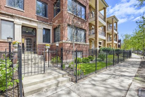 942 West Belle Plaine Avenue Chicago IL 60613