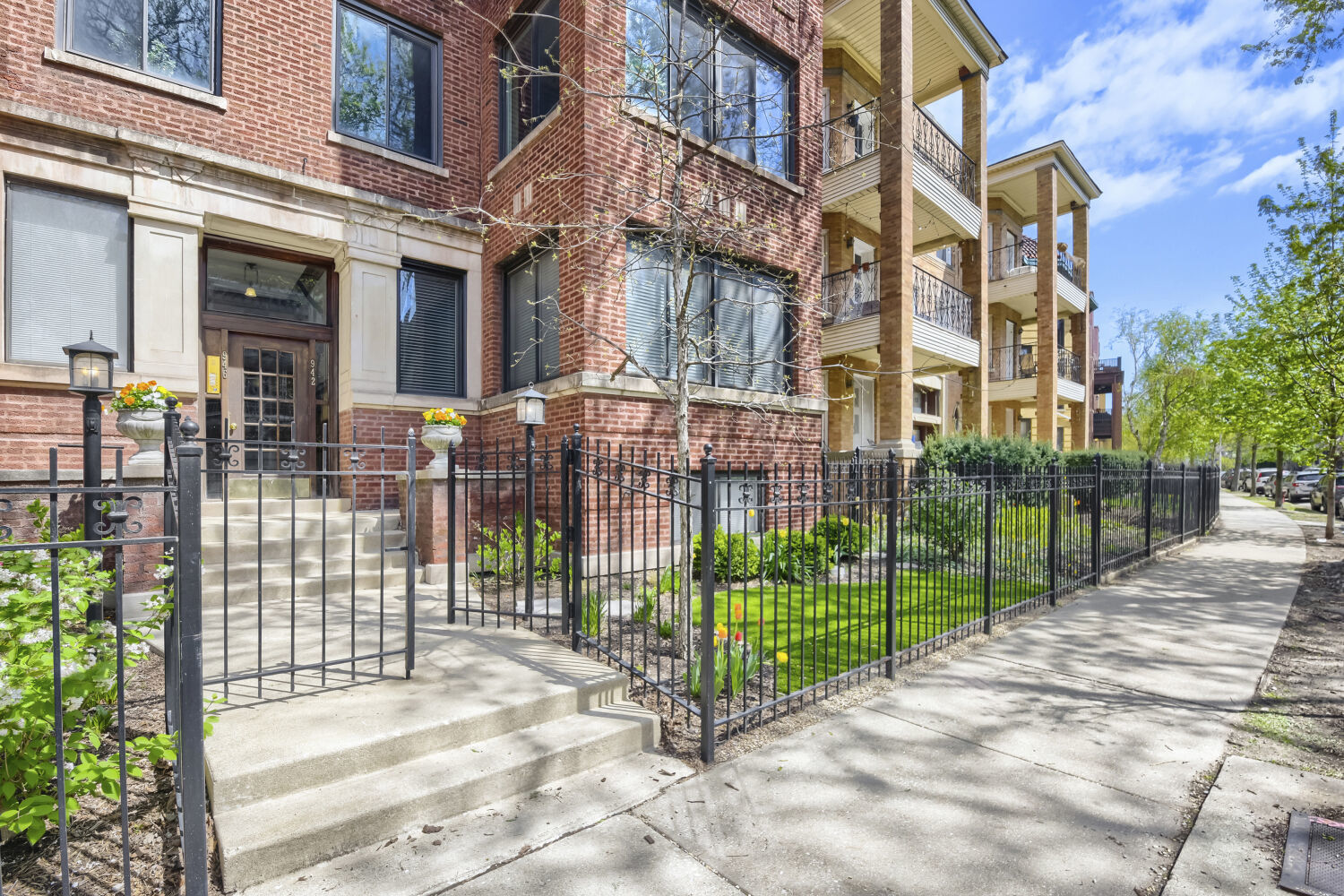942 West Belle Plaine Avenue Chicago IL 60613