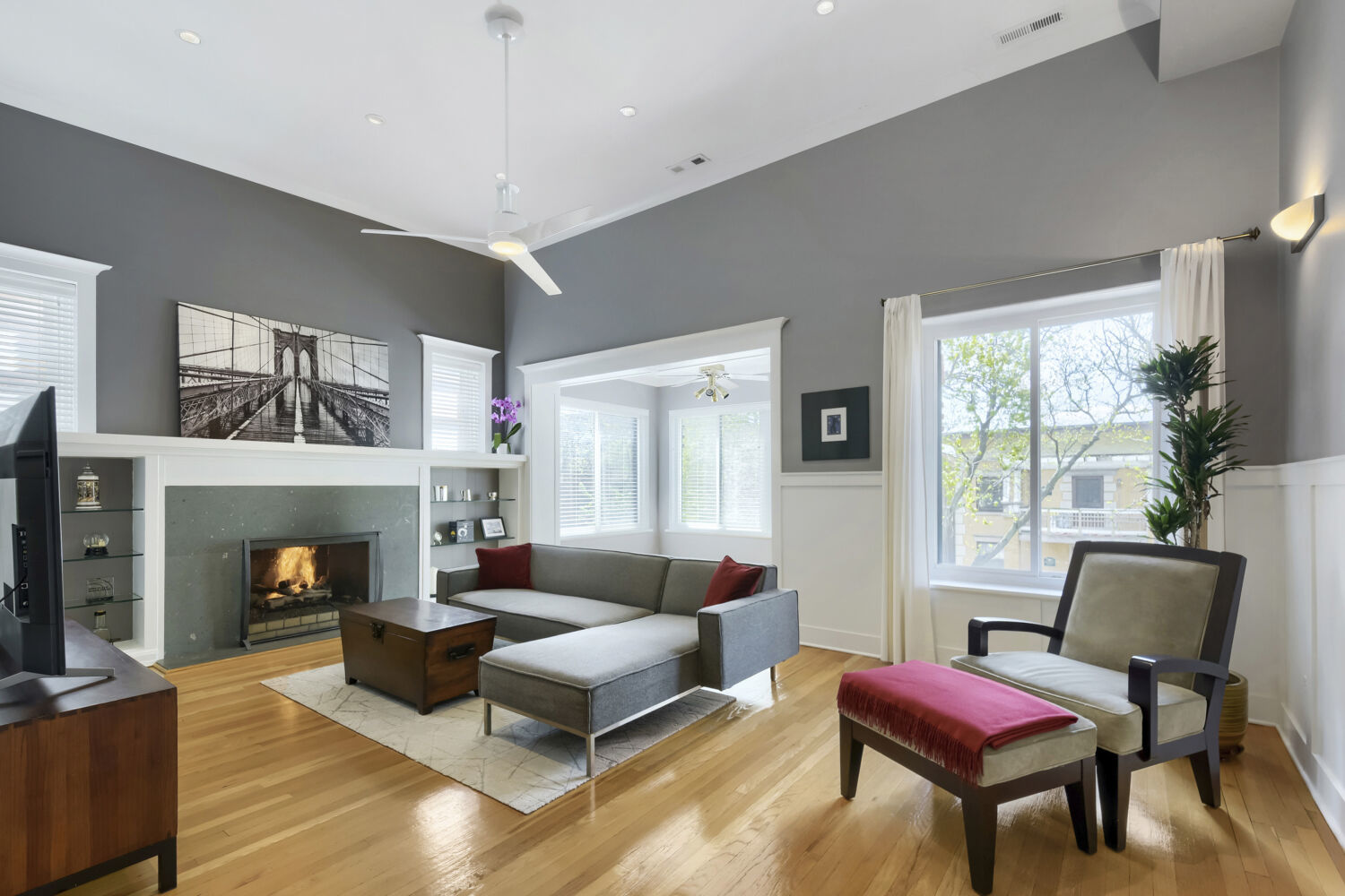 942 West Belle Plaine Avenue Chicago IL 60613