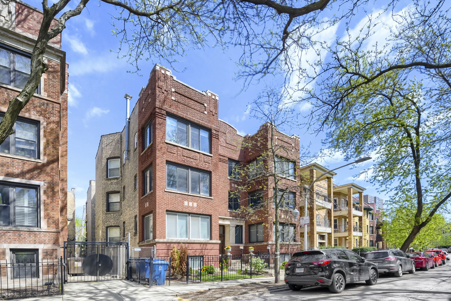 942 West Belle Plaine Avenue Chicago IL 60613