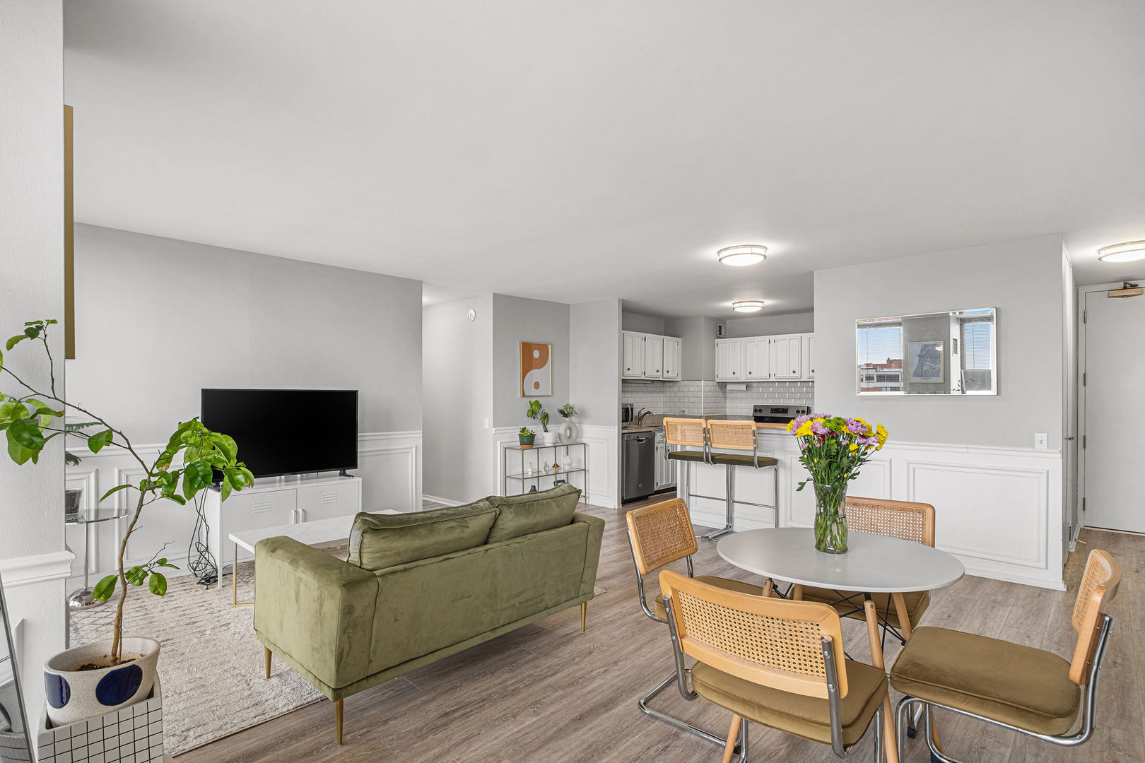 4343 North Clarendon Avenue Chicago IL 60613