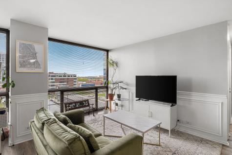 4343 North Clarendon Avenue Chicago IL 60613