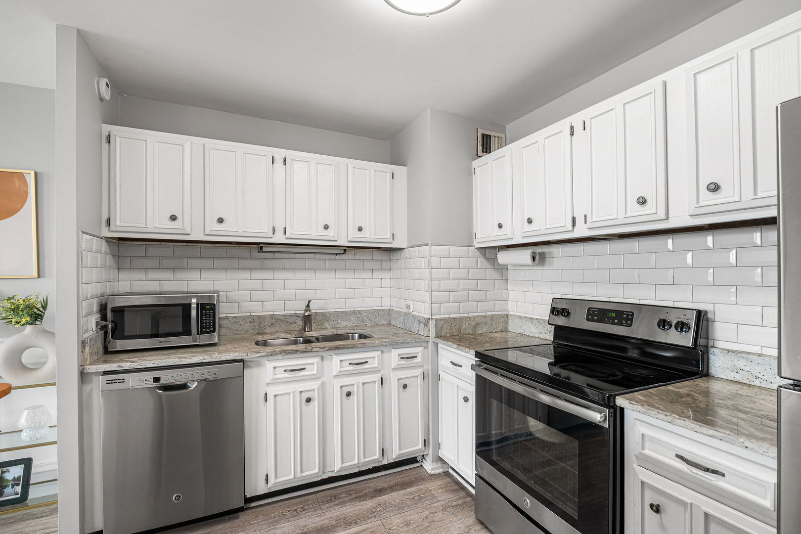 4343 North Clarendon Avenue Chicago IL 60613