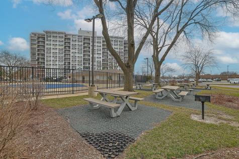 8815 West Golf Road Niles IL 60714
