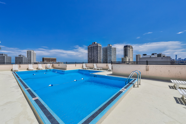 2754 North Hampden Court Chicago IL 60614
