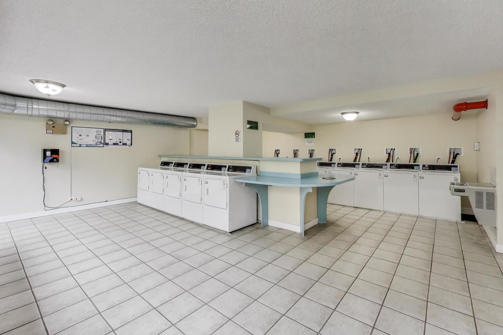 2754 North Hampden Court Chicago IL 60614