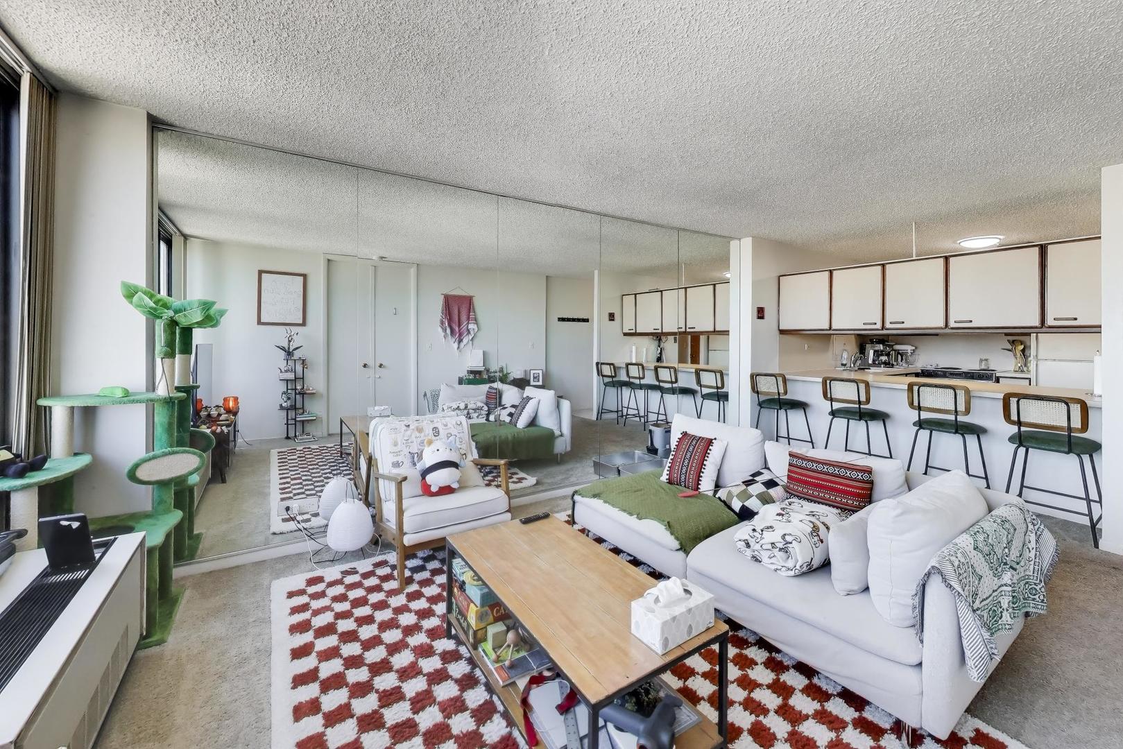 2754 North Hampden Court Chicago IL 60614