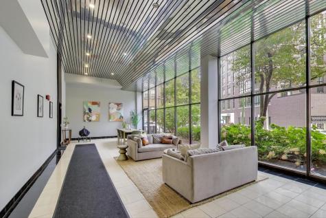2754 North Hampden Court Chicago IL 60614