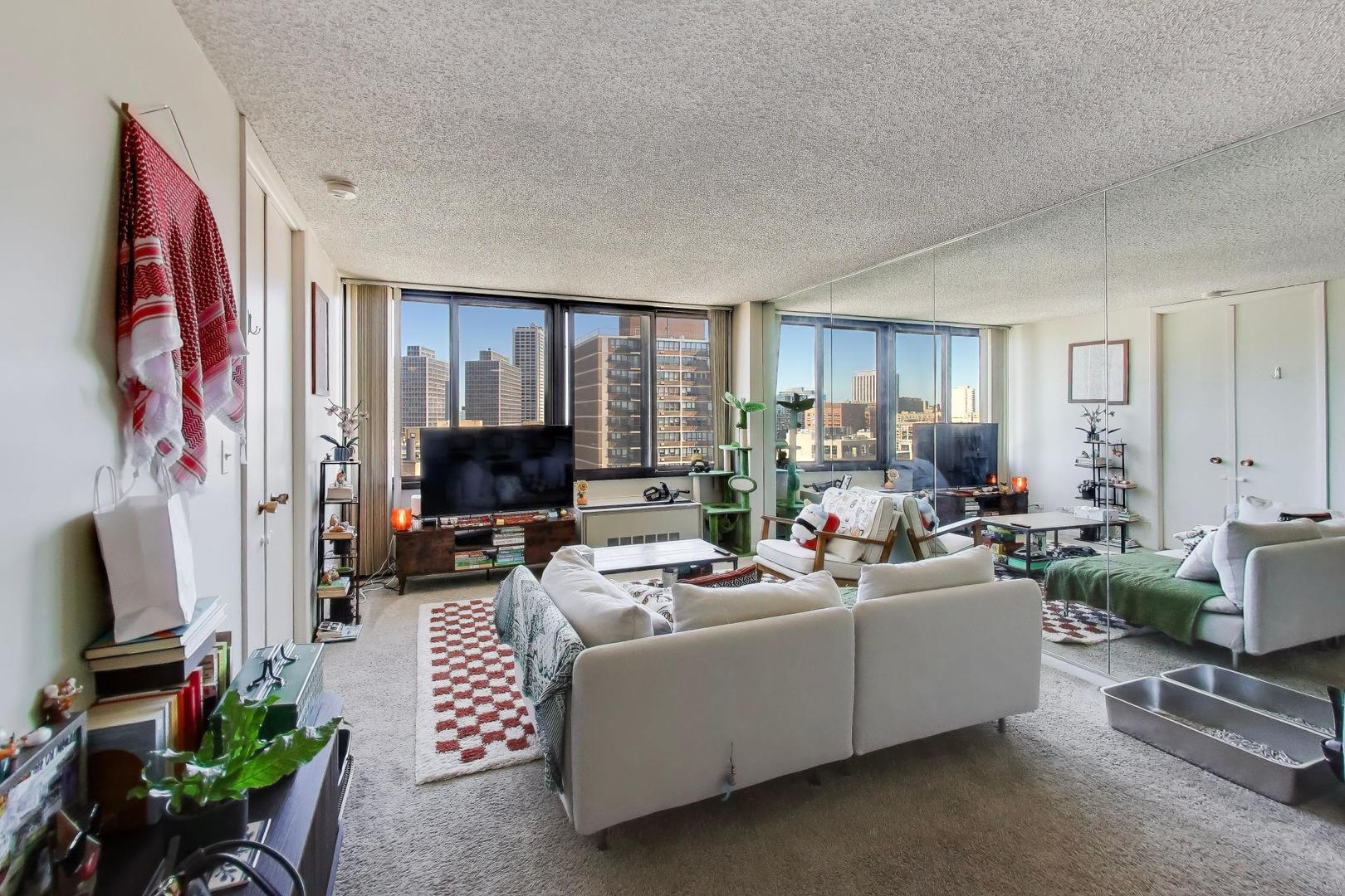 2754 North Hampden Court Chicago IL 60614