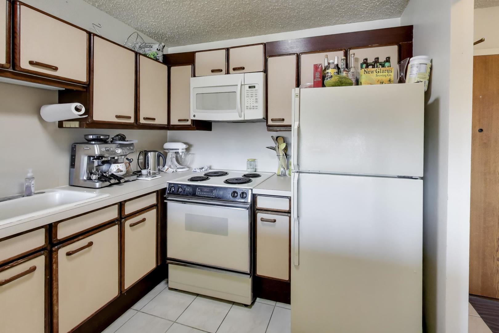 2754 North Hampden Court Chicago IL 60614