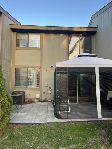 524 Yosemite Court Roselle IL 60172