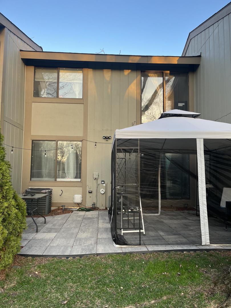 524 Yosemite Court Roselle IL 60172
