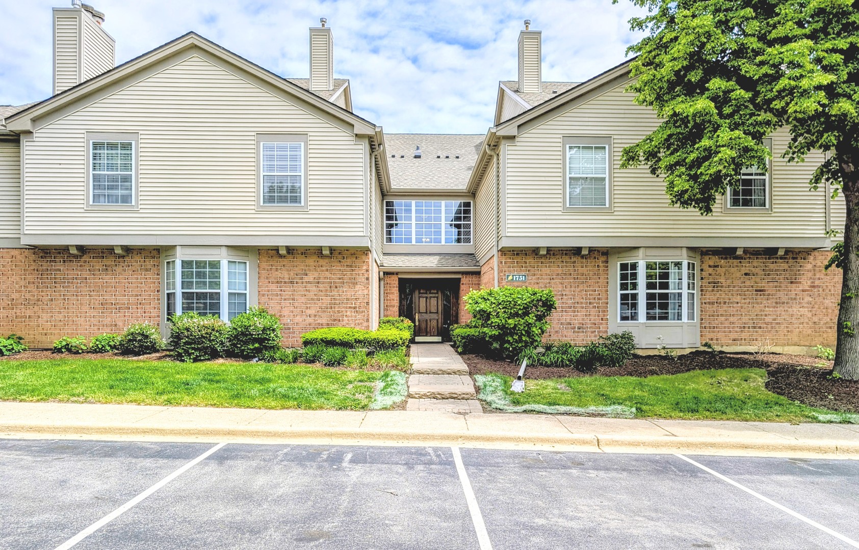 1751 Sleepy Hollow Court Schaumburg IL 60195