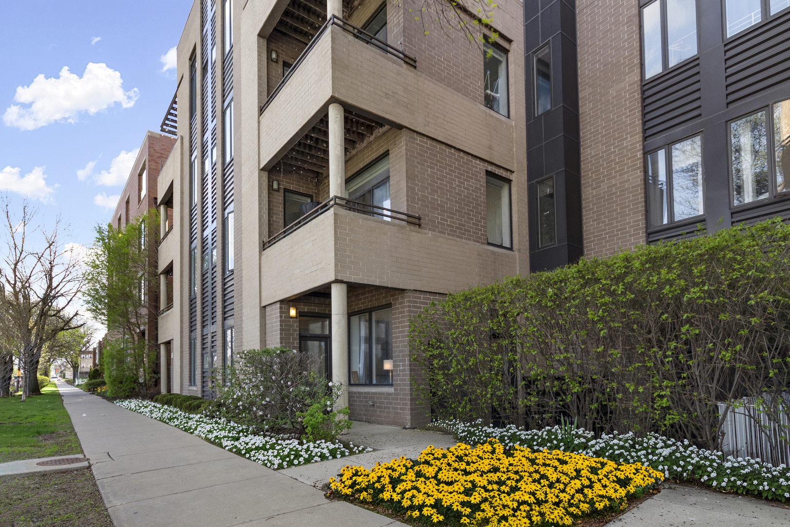 2409 West Catalpa Avenue Chicago IL 60625