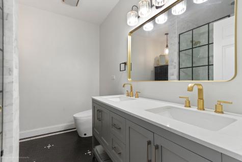 2409 West Catalpa Avenue Chicago IL 60625