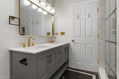 2409 West Catalpa Avenue Chicago IL 60625