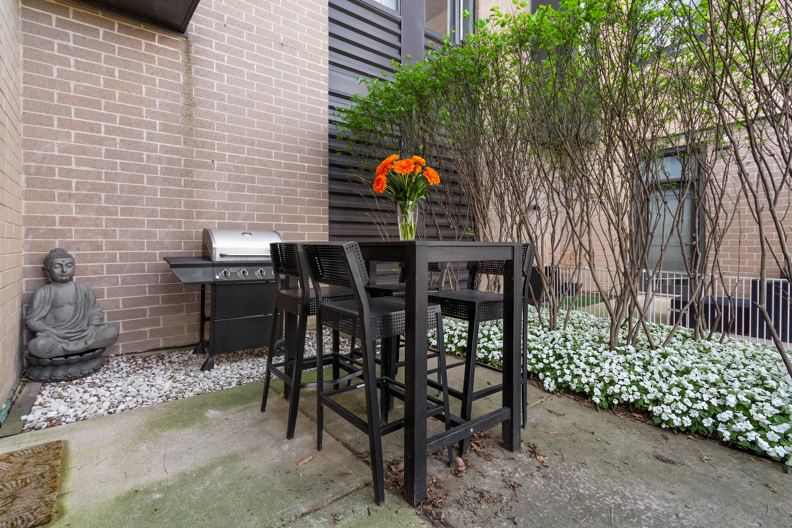 2409 West Catalpa Avenue Chicago IL 60625