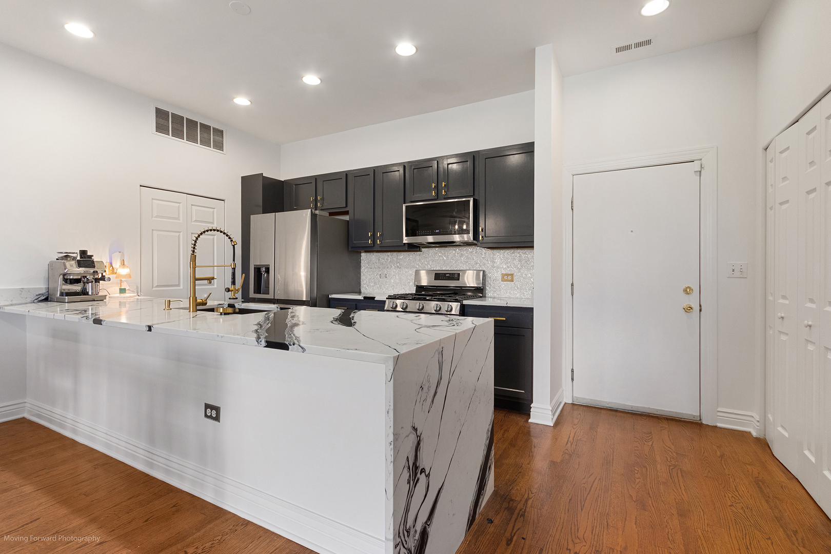 2409 West Catalpa Avenue Chicago IL 60625