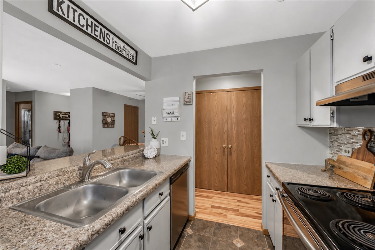 1332 Cunat Court Lake In The Hills IL 60156