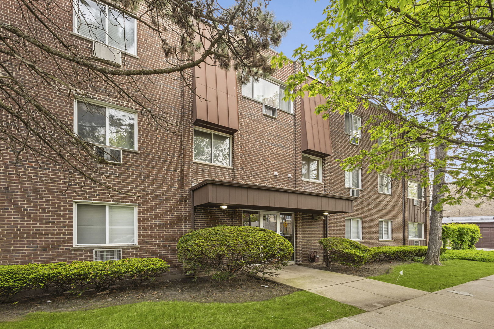 3201 West Balmoral Avenue Chicago IL 60625
