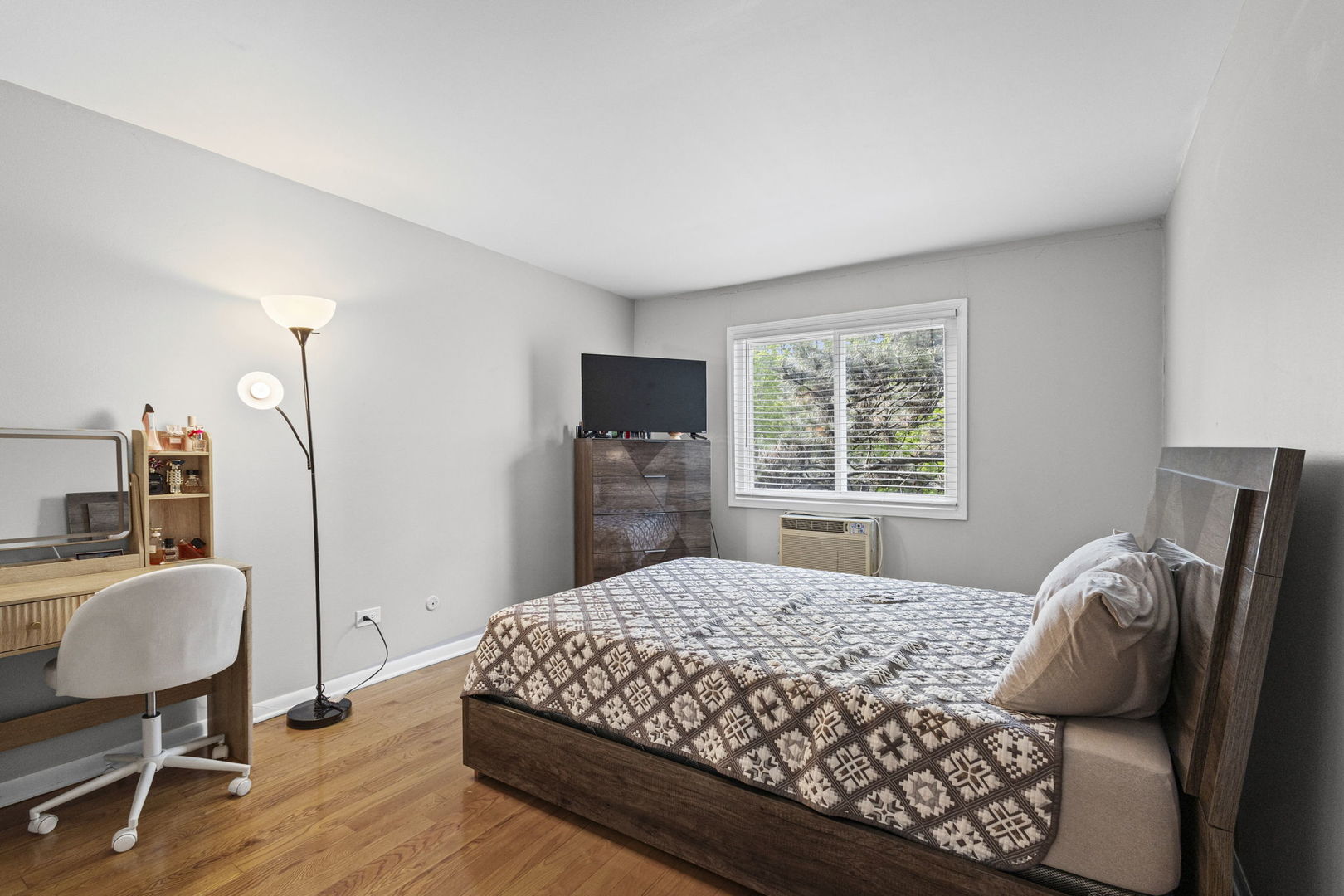 3201 West Balmoral Avenue Chicago IL 60625