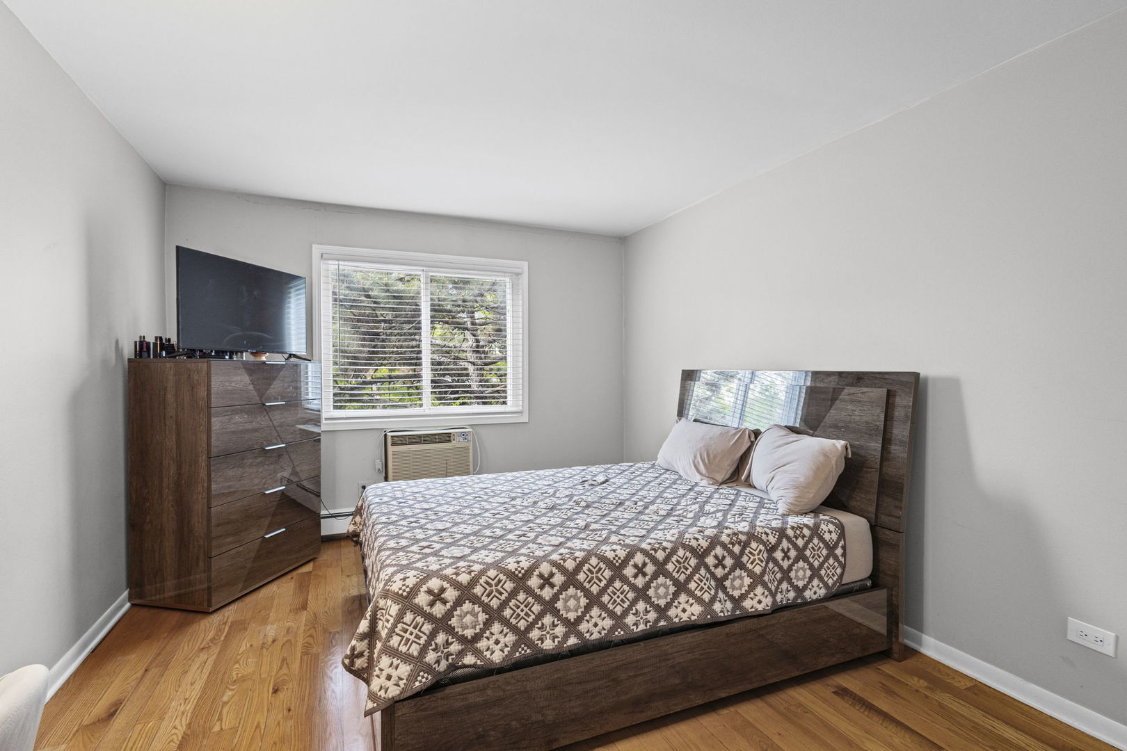 3201 West Balmoral Avenue Chicago IL 60625