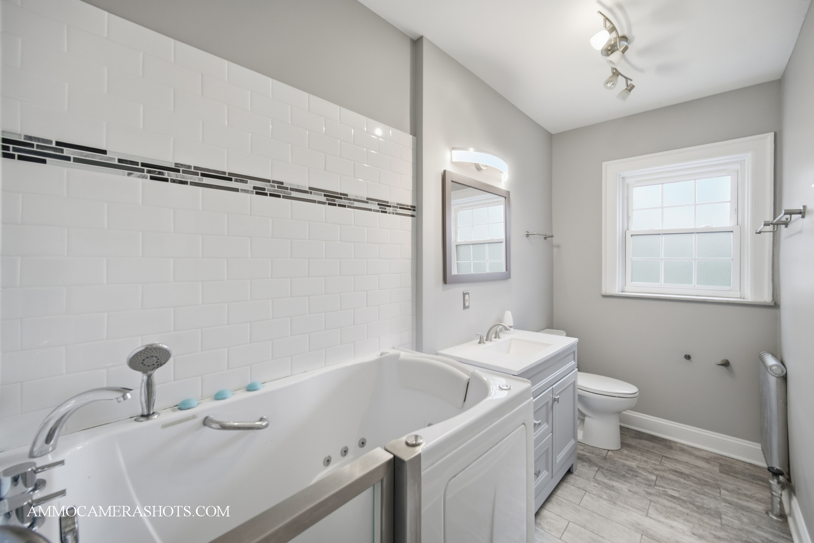 6807 South Paxton Avenue Chicago IL 60649