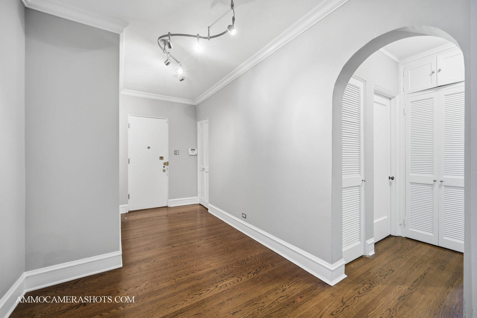 6807 South Paxton Avenue Chicago IL 60649
