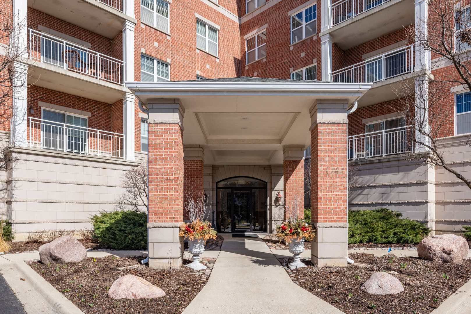 153 Pointe Drive Northbrook IL 60062