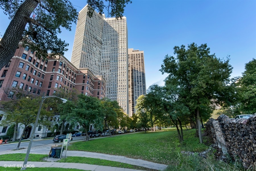 2626 North Lakeview Avenue Chicago IL 60614