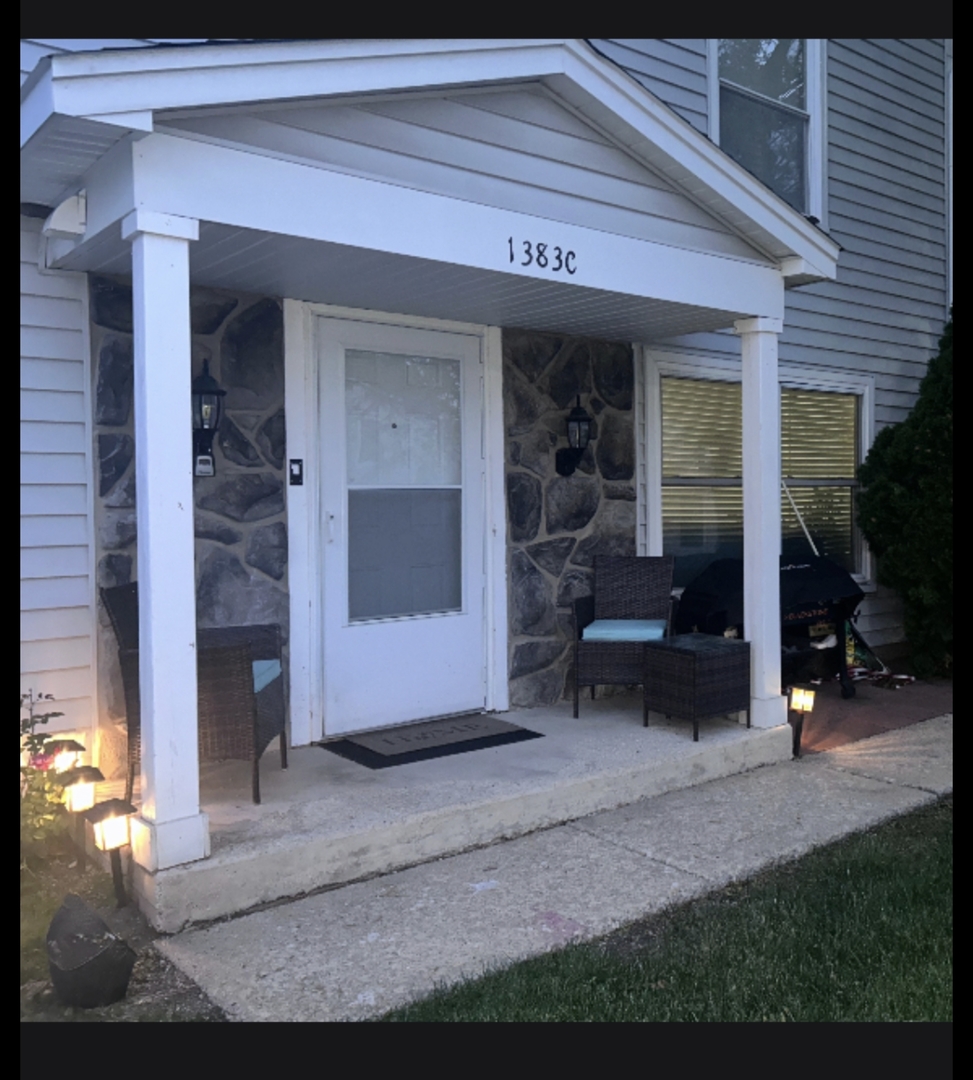 1383 South Glen Circle Aurora IL 60506