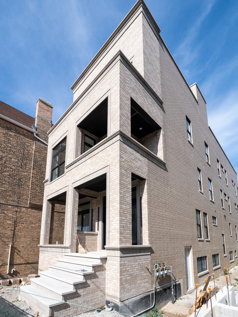 2471 North Clybourn Avenue Chicago IL 60614