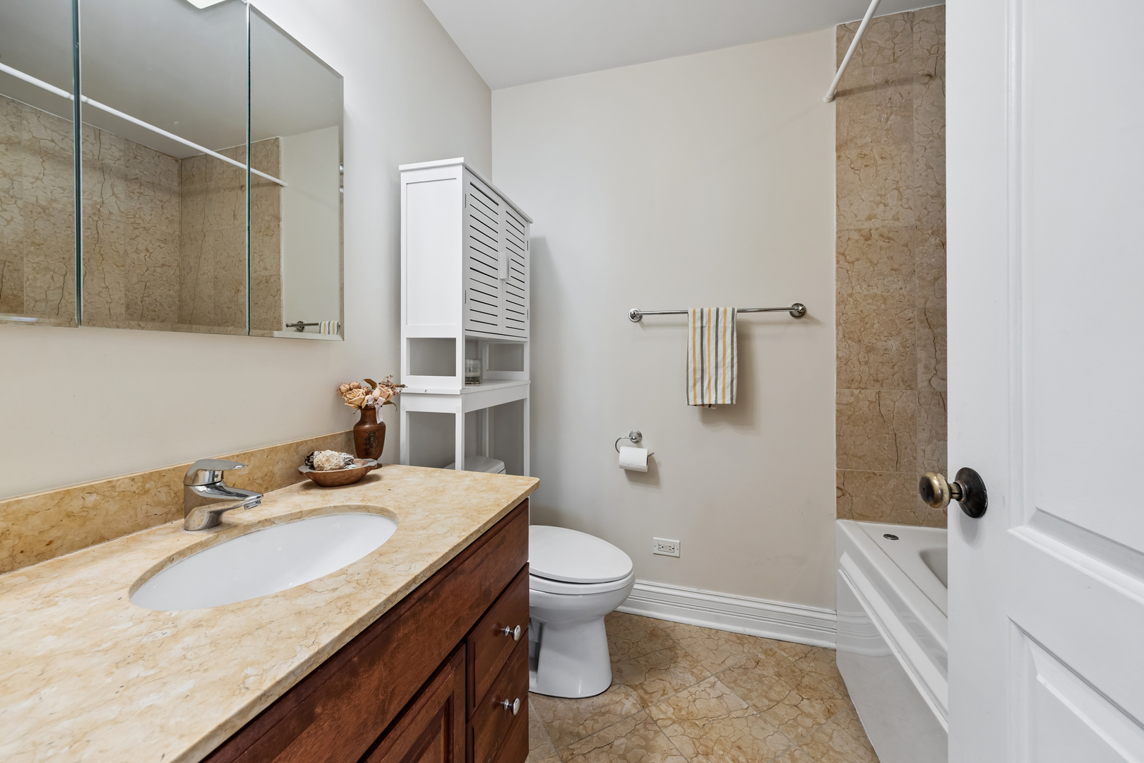 1639 West Winona Street Chicago IL 60640