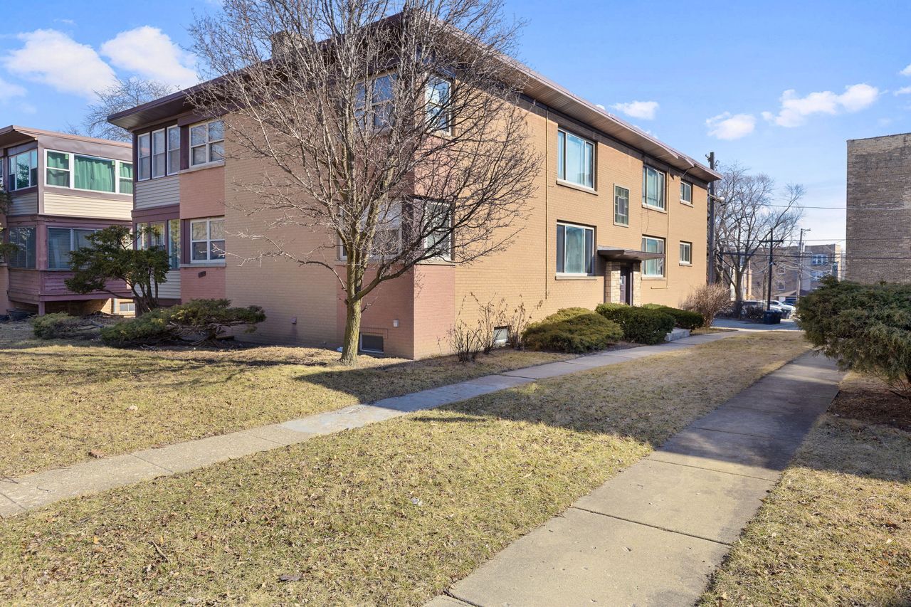 135 Ridge Avenue Evanston IL 60202