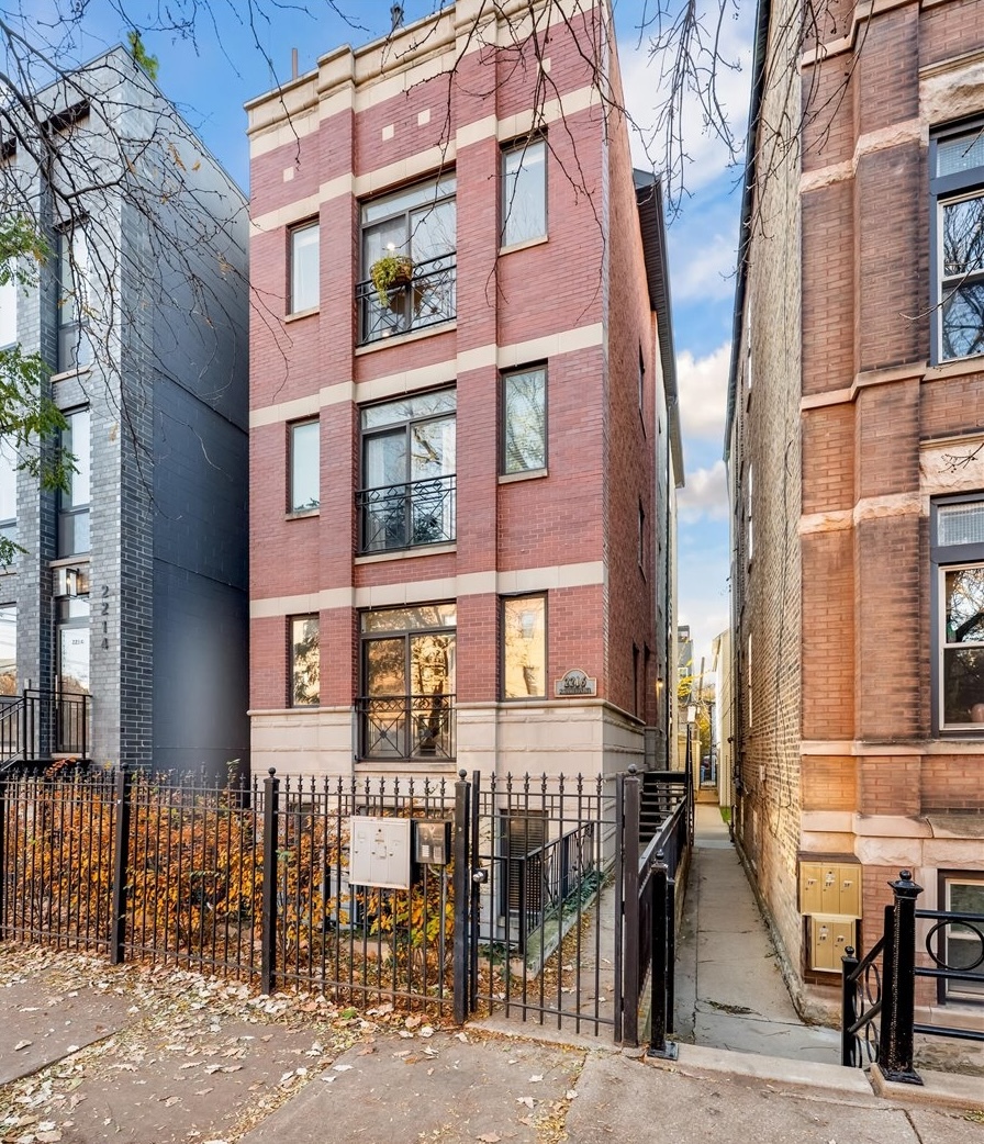 2216 North Hamilton Avenue Chicago IL 60647